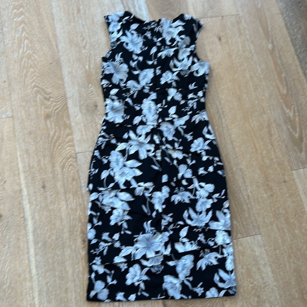 White House Black Market Instantly Slimming Dress - Picture 9 of 9